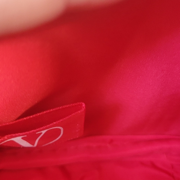 Host post 🥳💥💥💥Valentino💥💥💥 - Picture 4 of 12